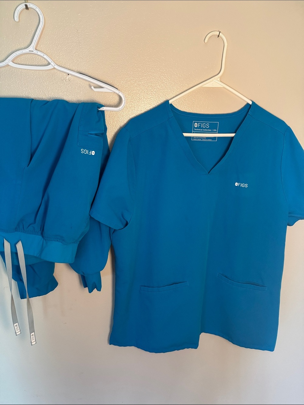 Figs Bright Teal V-Neck Scrub Set